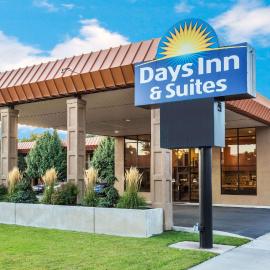 Days Inn & Suites by Wyndham Logan，位于洛根的酒店