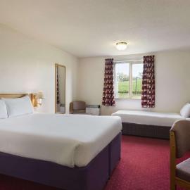 Days Inn Tewkesbury,位于Strensham的酒店