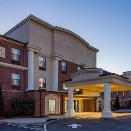 Wingate by Wyndham High Point Greensboro Airport South，位于海波因特的酒店