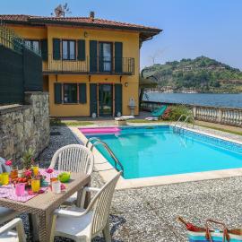 La Casa sul Lago d'Iseo，位于苏尔扎诺的酒店