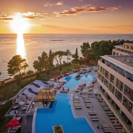 Hotel Parentium Plava Laguna，位于波雷奇的酒店