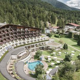 Krumers Alpin – Your Mountain Oasis，位于蒂罗尔-泽费尔德的酒店