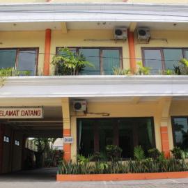 Hotel Ronggolawe，位于Cepu的酒店