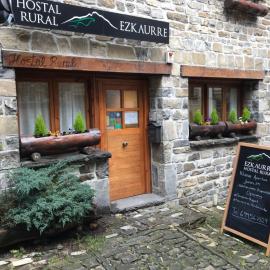 Hostal Ezkaurre，位于伊萨瓦的酒店