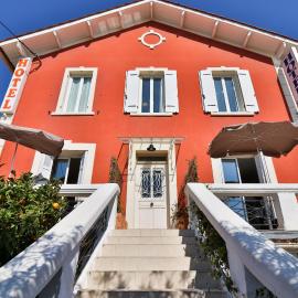 Hotel La Villa Florida，位于邦多勒的酒店