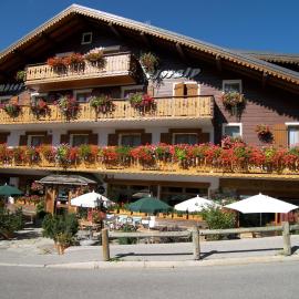 Hotel Floralp，位于拉克吕萨的酒店