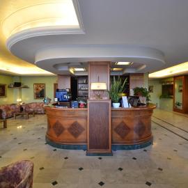 Sun Hotel，位于鲁别拉的酒店