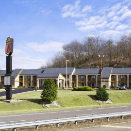 Super 8 by Wyndham Fort Chiswell Wytheville Area，位于Max Meadows的酒店