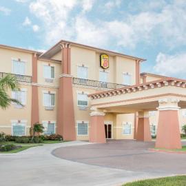 Super 8 by Wyndham Hidalgo at La Plaza Mall & Mcallen Airport，位于Hidalgo的酒店