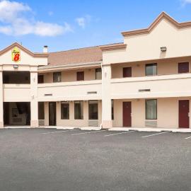 Super 8 by Wyndham Rahway/Newark，位于拉威的酒店
