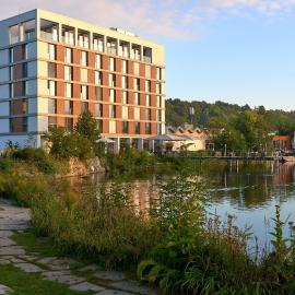 LAGO hotel & restaurant am see，位于乌尔姆的酒店