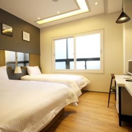 If Business Hotel,位于昌原市的酒店