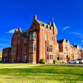 Dryburgh Abbey Hotel，位于梅尔罗斯的酒店