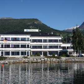 Innvik Fjordhotell，位于因维克的酒店