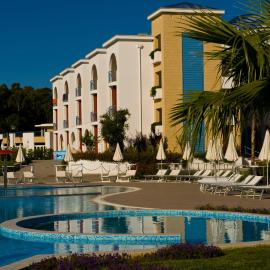 Toccacielo Hotel Village，位于新锡里马里纳的酒店