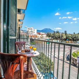 Villa Favorita Suites，位于埃尔科拉诺的酒店