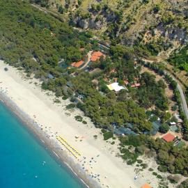 Villaggio Camping Odissea，位于卡梅罗塔码头的酒店