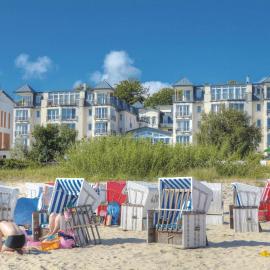 SEETELHOTEL Ostseeresidenz Bansin mit Pool und unmittelbarer Strandnähe，位于赛巴特班森的酒店