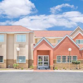 Microtel Inn & Suites by Wyndham Corpus Christi/Aransas Pass，位于阿兰瑟斯帕斯的酒店