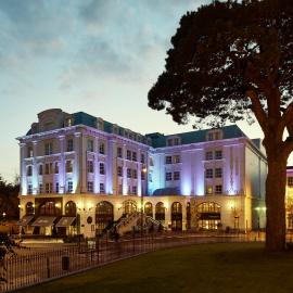 Killarney Plaza Hotel & Spa，位于基拉尼的酒店