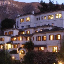 Hotel Taxiarches，位于阿里斯蒂的酒店