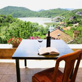 Villa Skadar Lake，位于Karuč的酒店