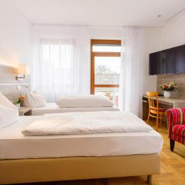 Hotel Spitzenpfeil，位于Michelau的酒店