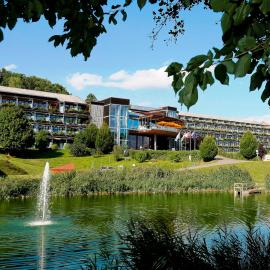 Das Sonnreich - Thermenhotel Loipersdorf，位于菲尔斯滕费尔德附近洛伊佩尔斯多夫的酒店