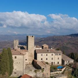 Castello Di Giomici，位于瓦尔法布里卡区的酒店
