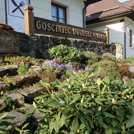 Gościniec Dworski w Ropie - Pokoje gościnne，位于Ropa的酒店