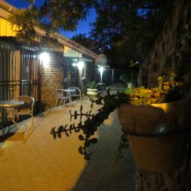 Coral Tree Guest Rooms，位于伍斯特的酒店