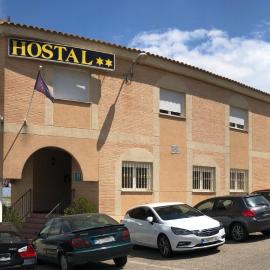 Hostal 82，位于Olías del Rey的酒店