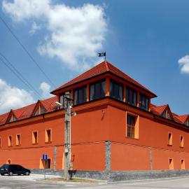 Hotel Majolika，位于莫德拉的酒店