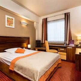 Hotel Tęczowy Młyn，位于凯尔采的酒店
