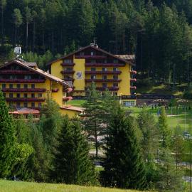Hotel Shandranj,位于泰塞罗的酒店