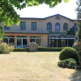 Waldhotel，位于博伊岑堡的酒店