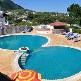 Hotel Residence Villa Teresa，位于卡萨米乔拉泰尔梅的酒店
