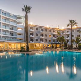 Narcissos Waterpark Resort，位于普罗塔拉斯的酒店