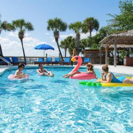 Surf & Sand Hotel - Free Hot Breakfast & Rentals，位于彭萨科拉海滩的酒店