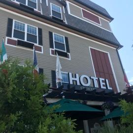 Crescent Suites Hotel，位于沃尔瑟姆的酒店