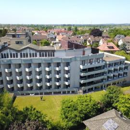 Karaman Group Hotel，位于巴特嫩多夫的酒店