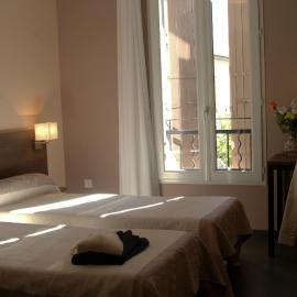 HOTEL RESTAURANT LES STALAGMITES，位于Orgnac-lʼAven的酒店