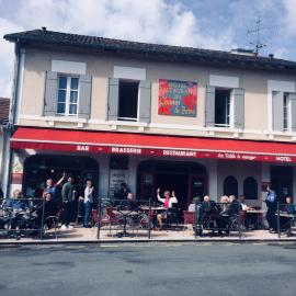Logis Hotel Du Champ De Foire，位于Saint-Aulaye的酒店