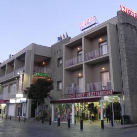 Puerta De España，位于拉洪克拉的酒店