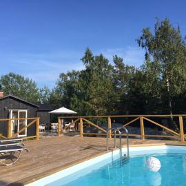 Archipelago-house with pool, boat and bikes，位于Djurhamn的酒店