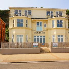 shoreside inn，位于尚克林的酒店