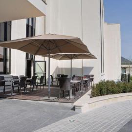 Best Western Plus Hotel des Francs，位于苏瓦松的酒店