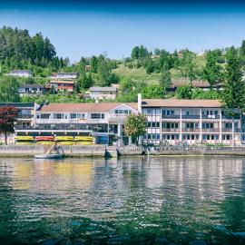 Strand Fjordhotel，位于于尔维克的酒店