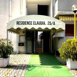 Claudia Residence，位于阿尔巴·阿德里亚蒂卡的酒店