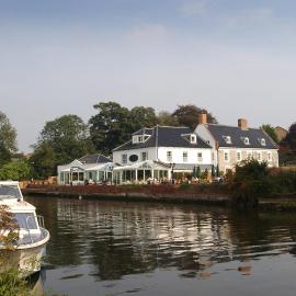 Waveney House Hotel，位于贝克尔斯的酒店